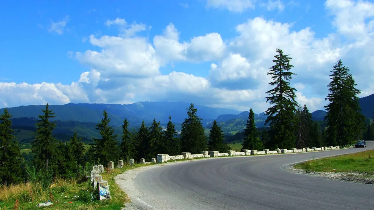 Șoseaua din România care te face să uiți de Transalpina și de Transfăgărășan! Prea puțini turiști o cunosc, dar este unică în țara noastră
