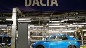 Dacia concediază angajaţi de la 1 octombrie 2024. Compensaţii de până la 195.000 lei pentru cine demisionează