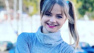 Cum arată Fetița Zurli, fără costumaţii. Actrița Vero Căliman are 32 de ani
