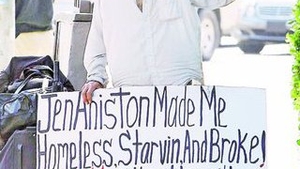 Un om al strazii acuza: "Jennifer Aniston m-a lasat pe drumuri"