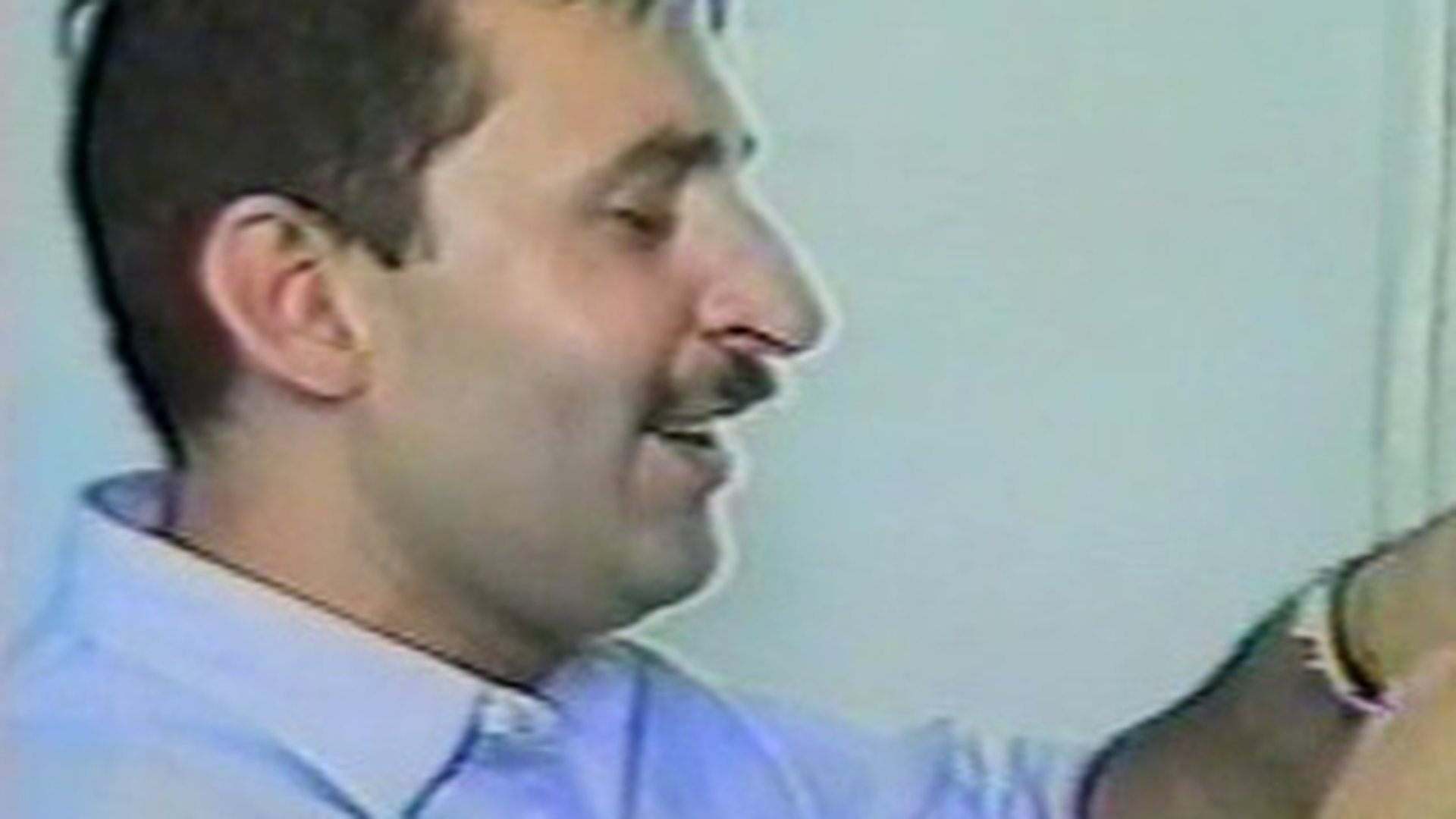 IMAGINI DE COLECTIE! Uite cum arata elita manelistilor in 1999! Adi Minune purta sapca de rapper, Vali Vijelie avea cateva zeci de kilograme mai putin si Dan Bursuc canta la clarinet, la bustul gol