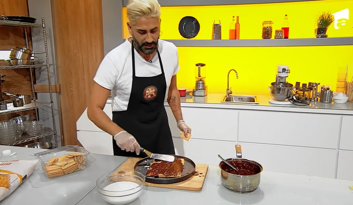 Connect-R a făcut senzație la Chefi la Cuțite cu un desert creat de la zero de el: “Se numește tortul săracului, aveam vreo 11 ani când l-am inventat”. Cum au reacționat jurații după ce au gustat | VIDEO
