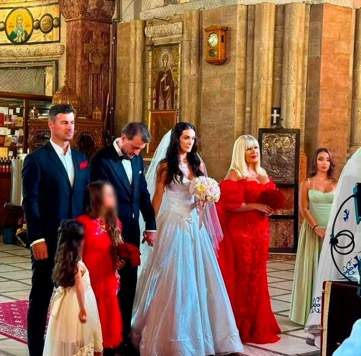 Elena Udrea și Adrian Alexandrov au îmbrăcat ținutele de nași și au devenit părinți spirituali/ sursă foto: Facebook