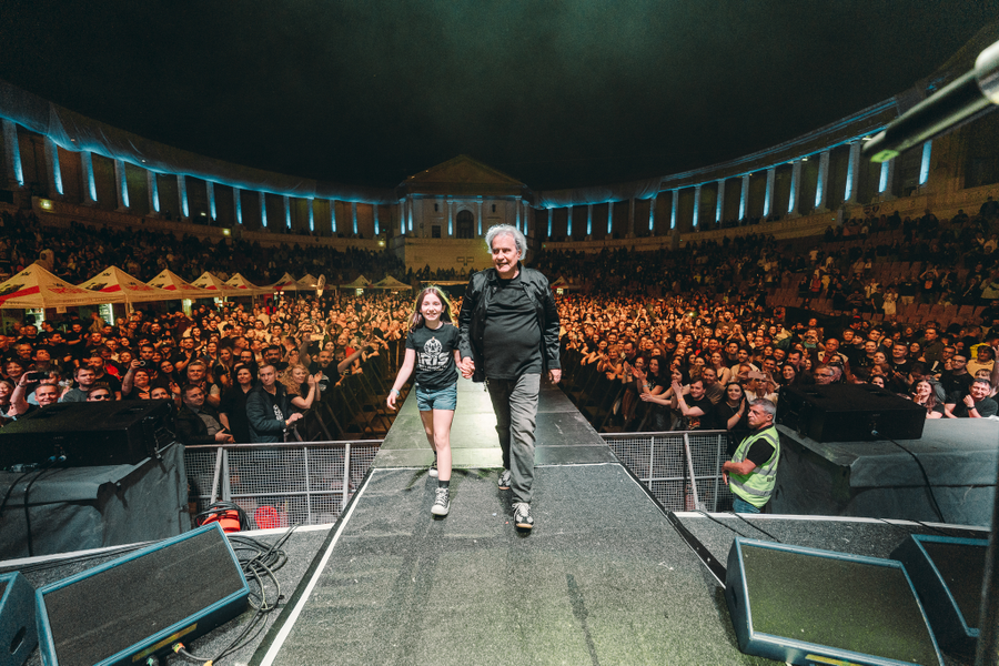 Sub aplauze și energia miilor de fani, emoția de pe scenă s-a simțit până în ultimul rând 