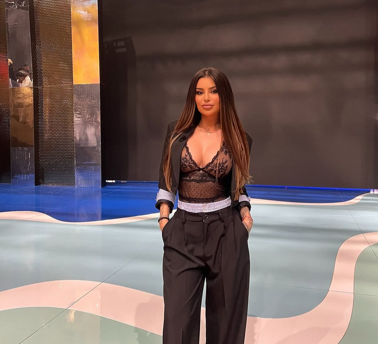 Ispita Gabriella a făcut furori la show-ul din Spania, iar acum face ravagii în Thailanda. sursă - social media