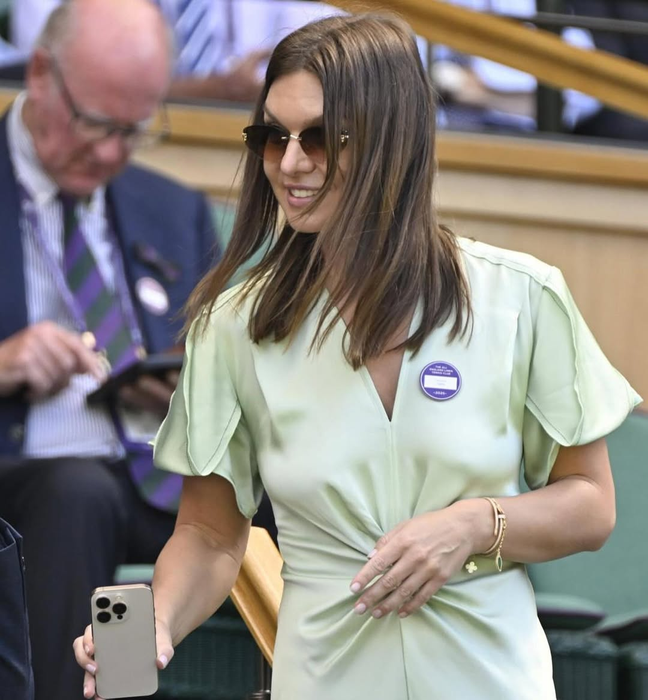 Câți euro costă rochia pe care Simona Halep a purtat-o la Wimbledon 2025. E creația Victoriei Beckham!