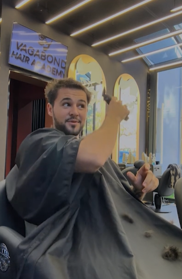 Mario Fresh, gest BIZAR: a mers la hairstylist, a luat mașina de tuns și… Imaginile au fost făcute publice!
