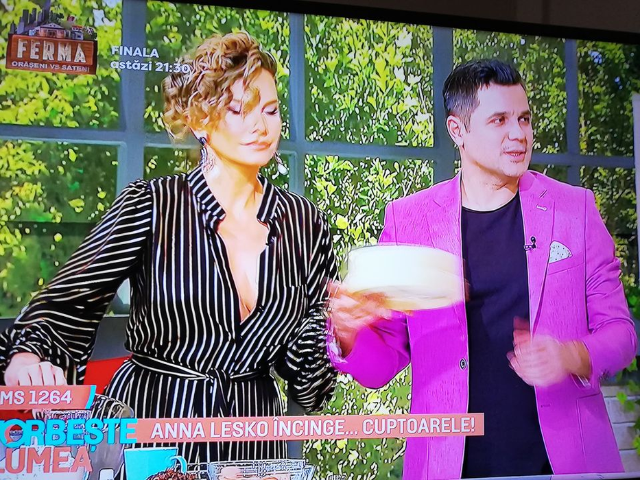 Lui Cove i-au căzut ochii în decolteul Annei Lesko! Imaginea e demențială: ”Tu o ai aici!”
