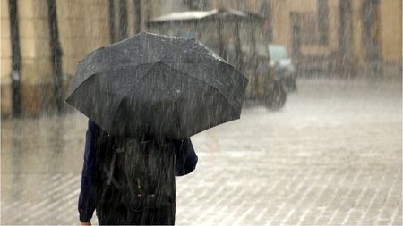 Cod portocaliu de ploi în România! Anunț ANM de ultimă oră: care sunt zonele afectate