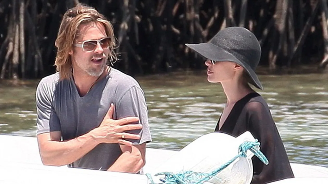 Angelina, Brad si gasca lor de copii, intr-o vacanta de vis in Galapagos