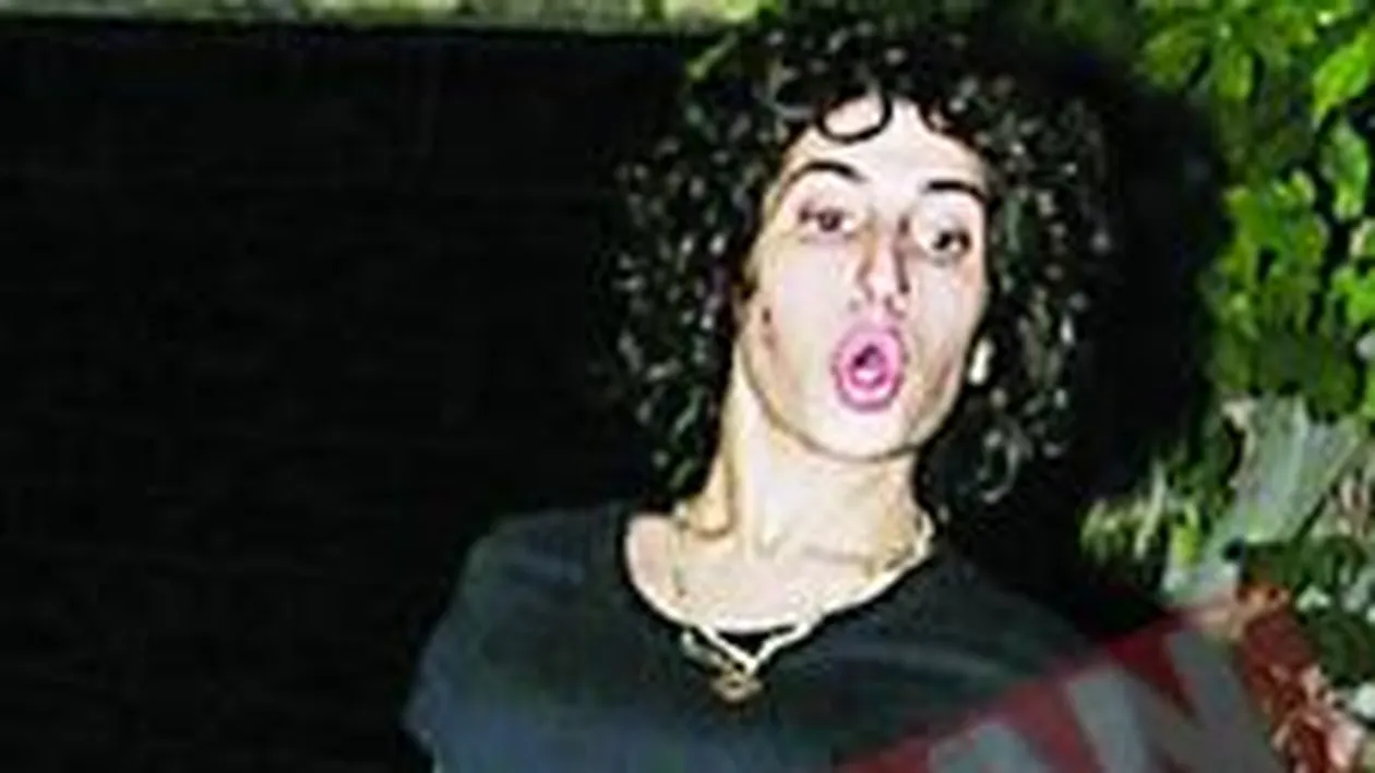 I-a cinstit cu vodca pe paparazzi