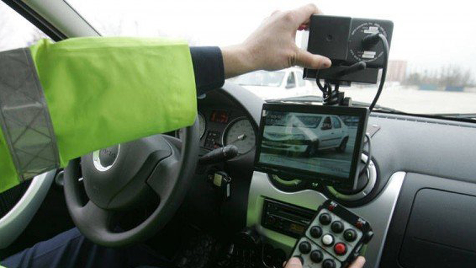 Halucinant! O politista s-a imbogatit din banii primiti din amenzi. Afla ce se intampla cu ea acum