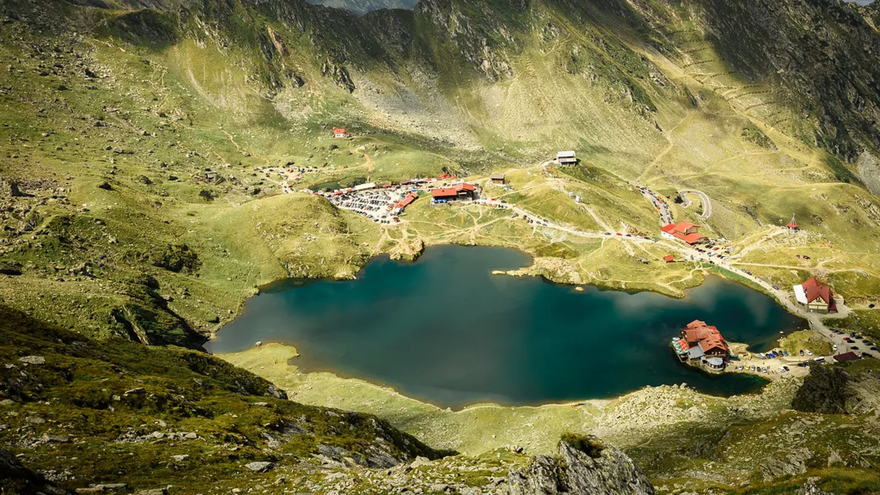 Au început acțiunile de  deszăpezire a Transfăgărăşanului! Drumarii se confruntă cu straturi de zăpadă de șase metri în zona Bâlea. Când se va deschide circulația