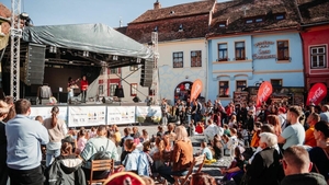 Sighișoara, ultima cetate medievală încă locuită din Europa, marchează începutul verii cu festivalul „Carnaval în cetate”