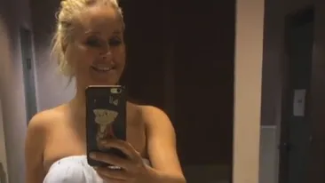 Vica Blochina a făcut show pe masă la ziua Oanei Roman! Cum s-a pozat vedeta