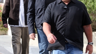 "Terminatorul" umbla cu doi bodyguarzi dupa el