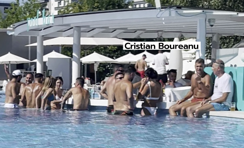 Cristian Boureanu, la piscină alături de câțiva prieteni