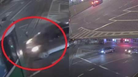Accident grav pe un bulevard din Iași. O mașină a intrat violent într-un tramvai. Șoferul a fugit de la locul incidentului