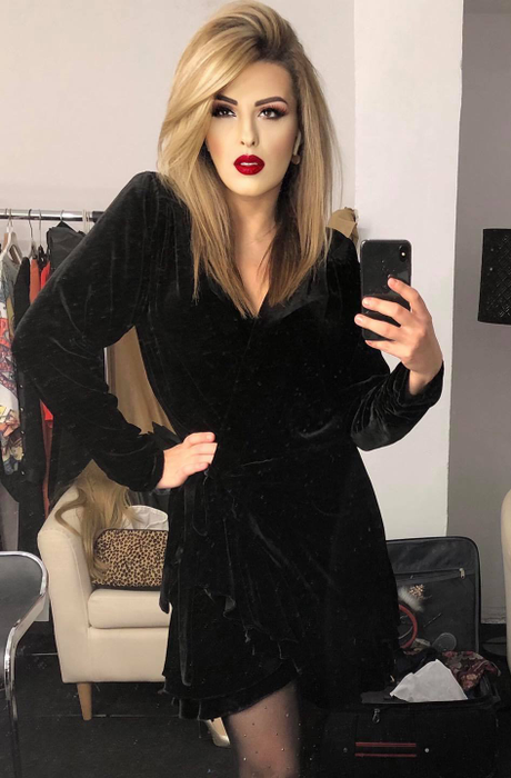 Diana Bișinicu ar fi divorțat în mare secret! Cântăreața a devenit soția lui Cătălin Andrieş în urmă cu aproape 9 ani, iar Gabriela Cristea și Marcel Toader le-au fost nași