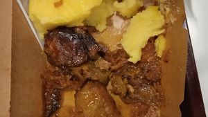Nu este o eroare! Câți lei a dat un turist pentru o porție de 4 sarmale, într-un restaurant din Aeroportul Otopeni. "Mi se pare nesimțire"