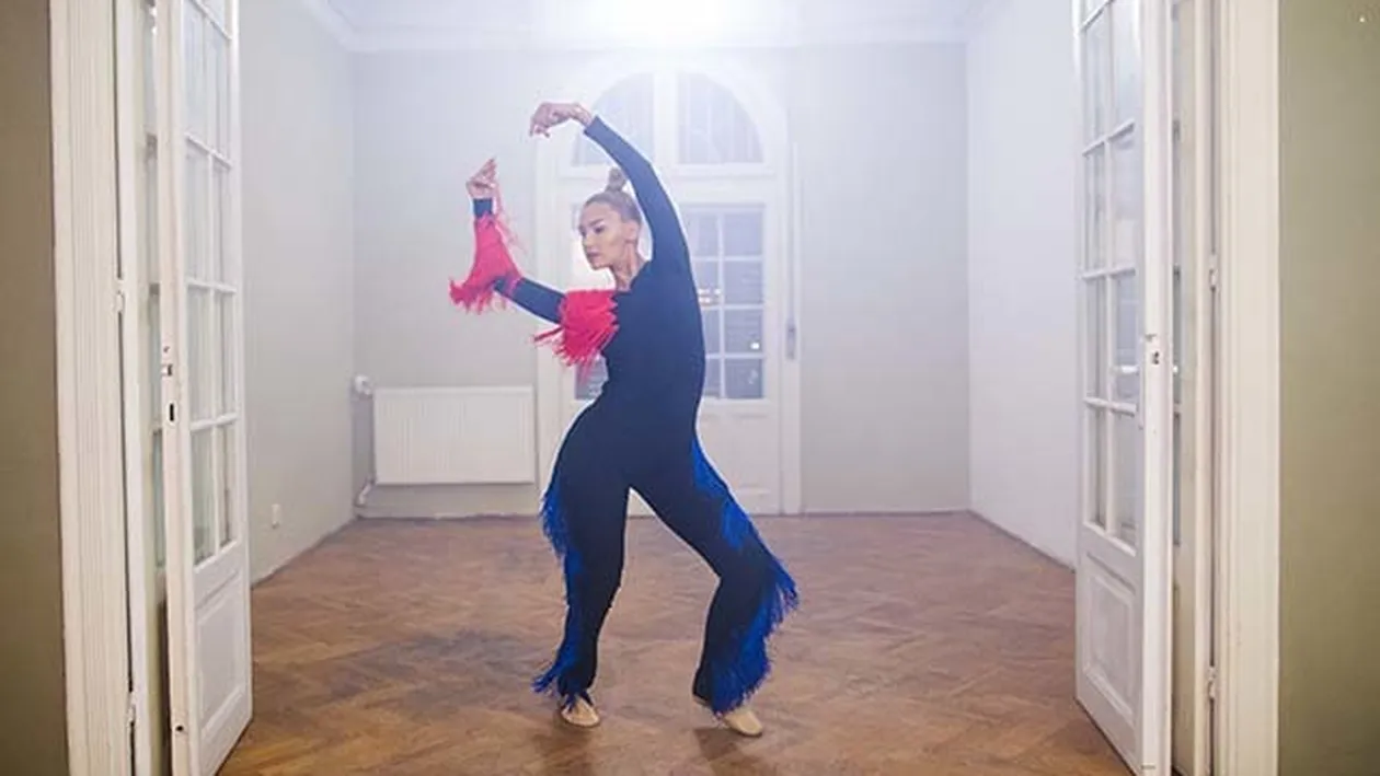 UPS! ALINA EREMIA a vrut să fie sexy, dar a uitat un detaliu! Ce a apărut în fotografie