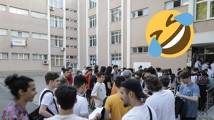 Reacţia dubioasă a unui elev din Iaşi, după ce a ieşit din examenul de Bacalaureat: "A fost penal, dacă-ţi spun ce mi-a picat, rămâi proastă"