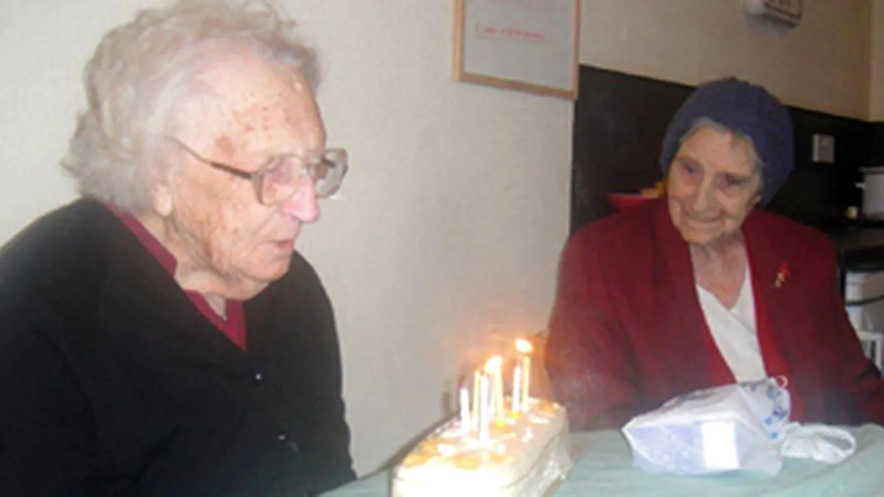 Cele mai longevive gemene au implinit 102 ani! Vezi cum aratau cand erau tinere!