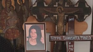 Imagini triste de la priveghiul Mirelei, femeia găsită moartă lângă A1: "Nu te pot uita niciodată"