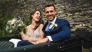 Şi-a cunoscut ginerele şi a simţit ceva suspect! Totul s-a adeverit la două săptămâni de la nuntă, după ce a găsit aceste fotografii. Cine era bărbatul, de fapt