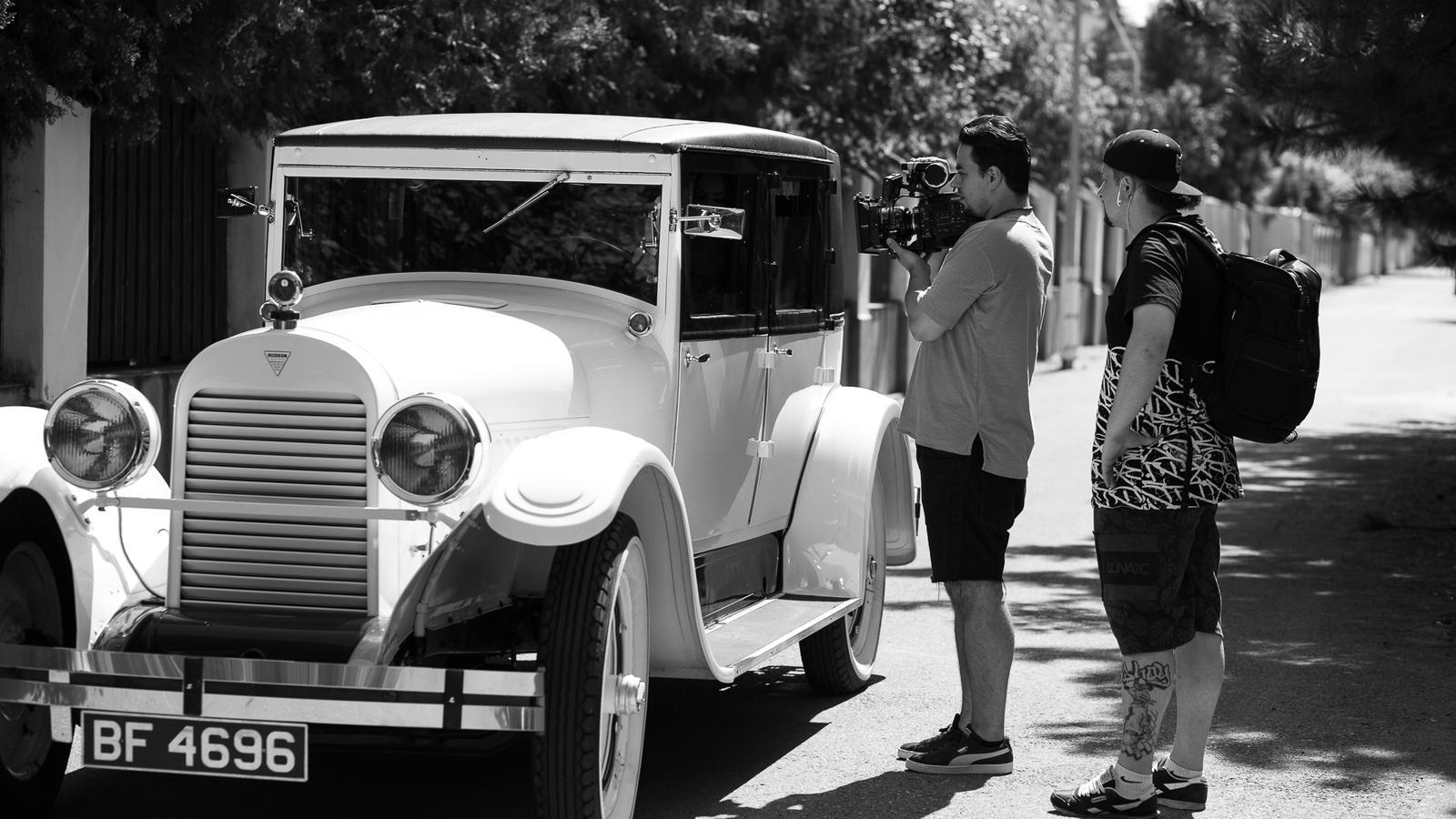 VIDEO | Mașina lui Al Capone, în cel mai nou videoclip lansat de Loulou, iubita lui Lazarus!
