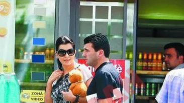 Sotul o rasfata cu... jucarii