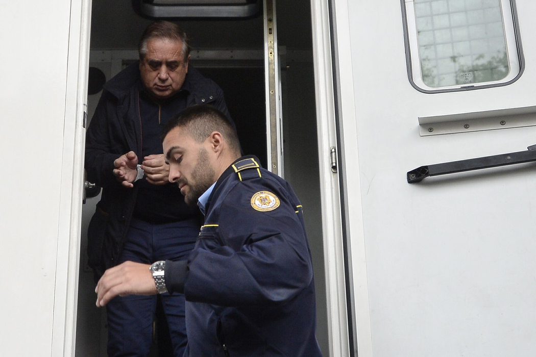 A fost unul dintre cei mai bogați români, dar acum i se vând până și mesele și scaunele! Imperiul lui Ioan Niculae, dezmembrat bucată cu bucată!