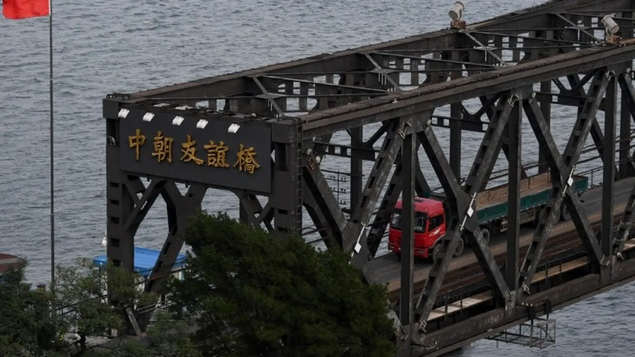 Peste 30 de turişti chinezi au murit, după ce autocarul în care erau a căzut de pe un pod în Coreea de Nord