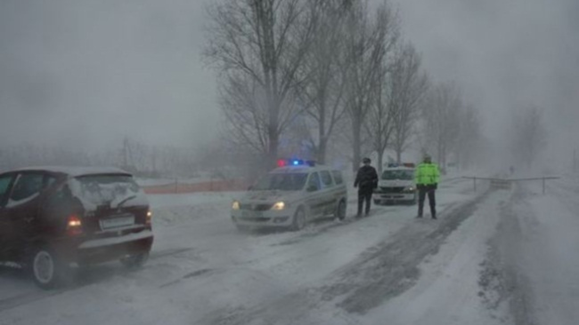 ANM: Ninsori abundente, lapoviţă, ploi şi polei, duminică, până la ora 18.00! În opt judeţe este cod portocaliu