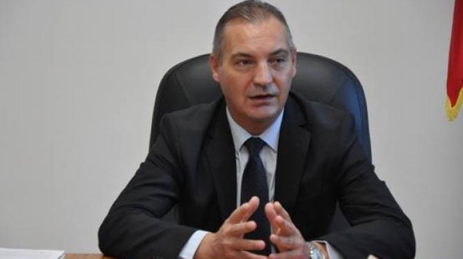 Trezorierul PSD Mircea Drăghici și-a luat bolizi de lux și a făcut contracte pentru soție din bani publici!