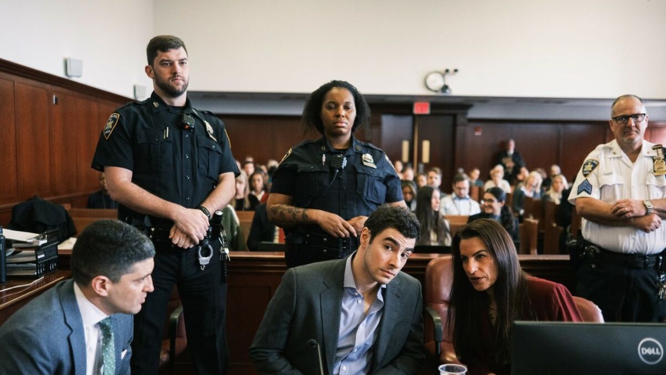 E acuzat de crimă, dar fanele sunt moarte după el! Cine este Luigi, tânărul de 27 de ani, care l-ar fi ucis pe șeful unei companii mari