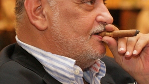 Dinu Patriciu plateste 8,1 milioane de euro ca sa ramana cu averea. El va plati o taxa de timbru mai mica decat sotia sa.