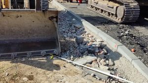 Accident de muncă. Mai mulți muncitori au fost prinși sub pământ pe un șantier de lângă Biblioteca Națională București