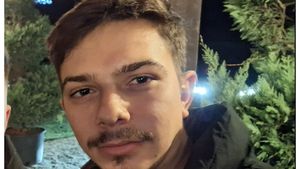 Fotbalistul care a căzut de la etajul 3 în Slatina a murit. Gabriel Șerban avea 20 de ani