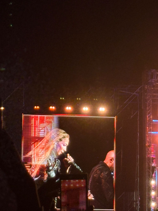 Jennifer Lopez s-a dezbrăcat în lenjerie intimă pe scenă! Ținuta lascivă i-a uimit pe români