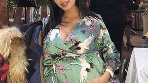 Mădălina Pamfile, pozată în costum de baie din două piese! E sexy, iar burtica de gravidă i se vede în toată splendoarea