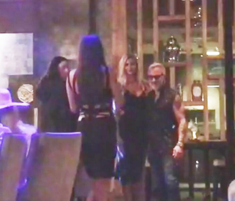 Gianluca e în aceste momente la restaurant şi se pregăteşte de show-ul din Nuba
