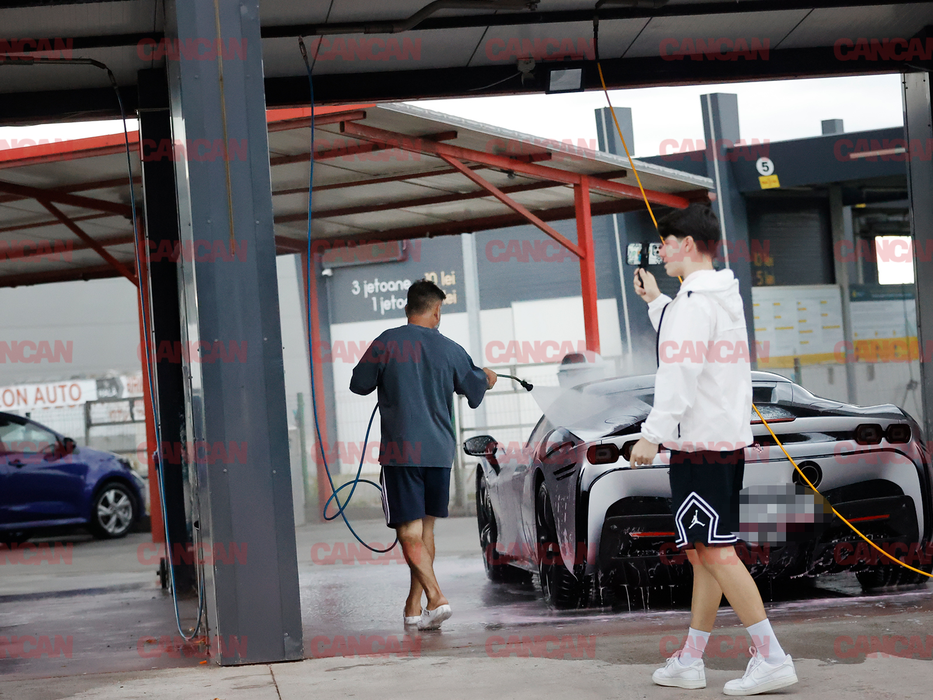Tatăl lui Zbir îi spală Ferrari-ul SF90 la self-wash