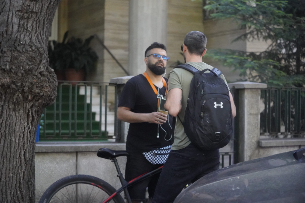 Edi Stancu s-a întâlnit cu un prieten (Foto: CANCAN.RO)
