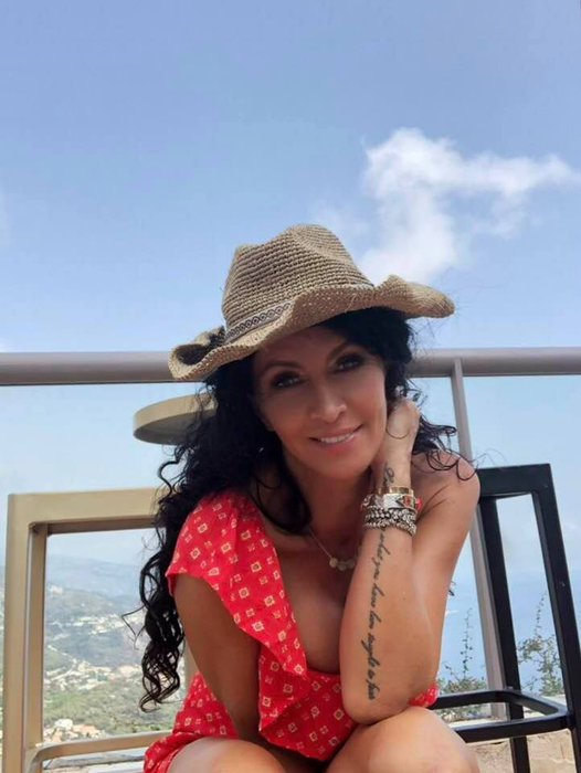 Mihaela Rădulescu a muls vaca la “Ferma“ cu bluză de mătase și palton Chanel: “Mi-a plăcut ideea”