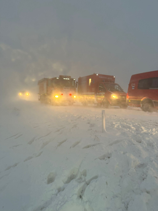Cod roşu în România! Românii, sfătuiţi să stea în case! Drumuri închise şi fenomene meteo extreme. Încă 6 județe sunt vizate de vreme rea
