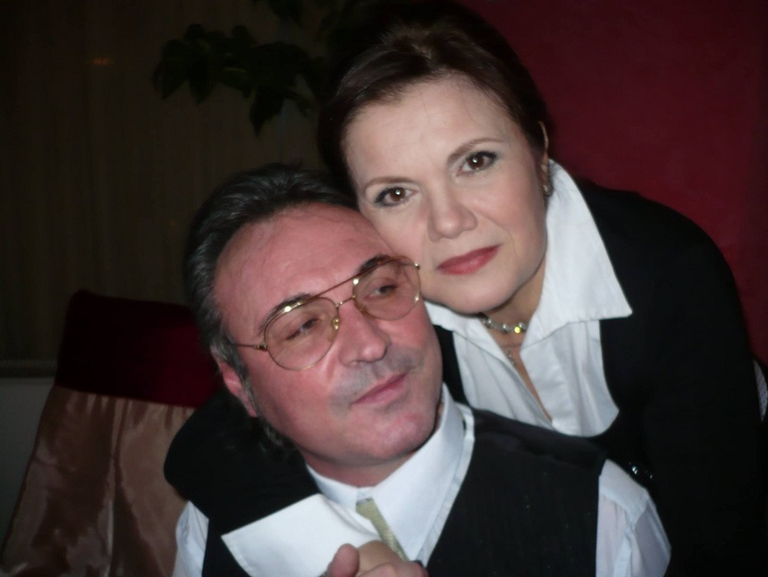 Adriana Bahmuţeanu, fotografiată la priveghiul lui! Lacrimi şi durere în showbiz