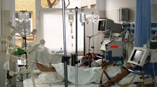 Un mort si sase persoane intoxicate cu monoxid de carbon, la un hotel din Suceava