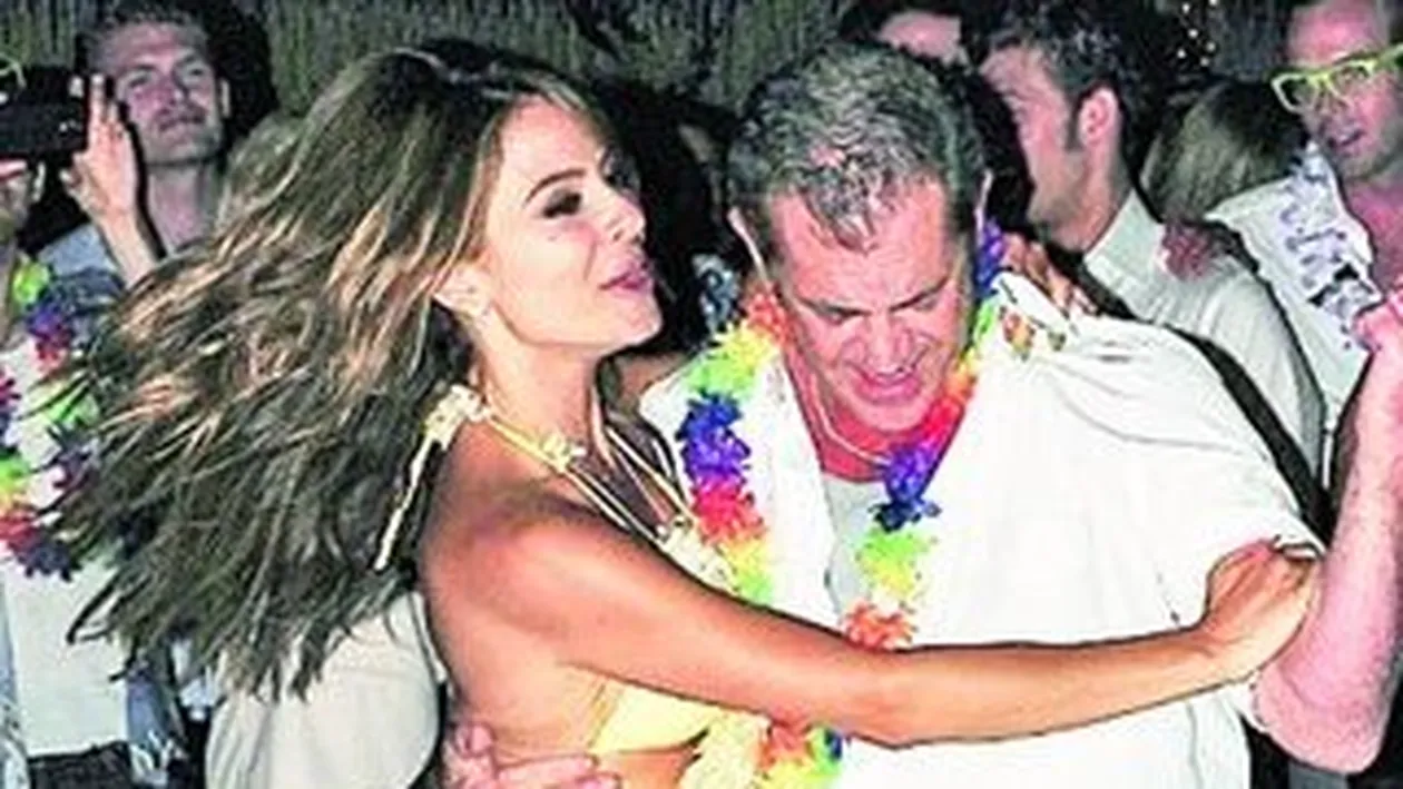 Actorul a venit neinvitat la ziua unei vedete TV si a facut show. Cadou surpriza: Mel Gibson!