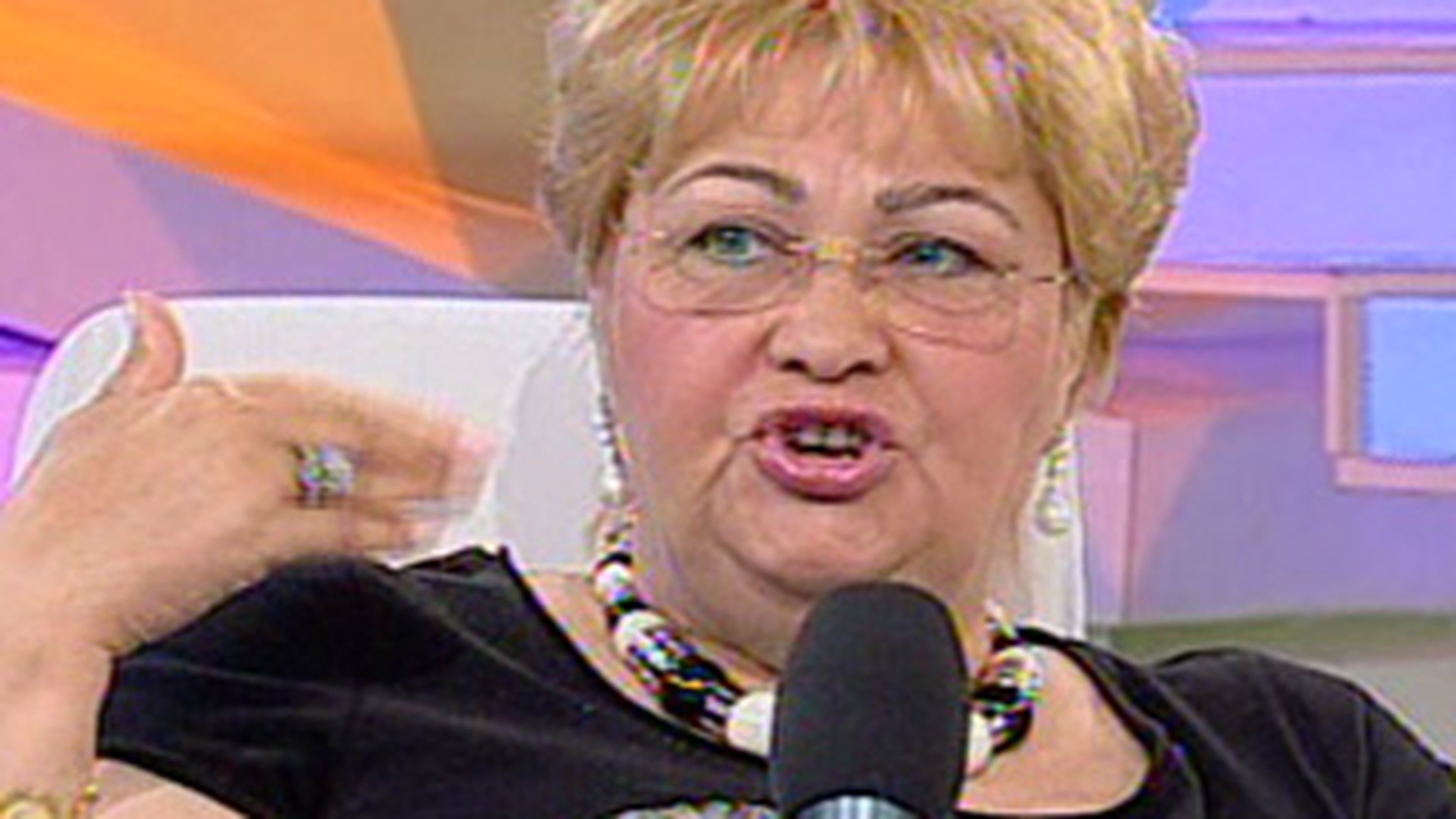 Marioara Zavoranu, terorizata in fiecare noapte cu SMS-uri si telefoane de amenintare: "Mi-au zis sa am grija de Oana sa nu dea vreo masina peste ea!"